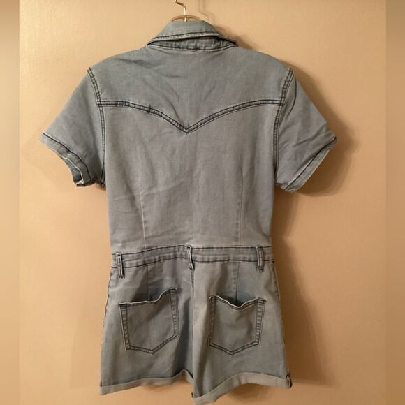 WISTERIA LANE SIZE LARGE LIGHT WASH DENIM SHORT SLEEVE ROMPER COWGIRL WESTERN - Picture 4 of 7